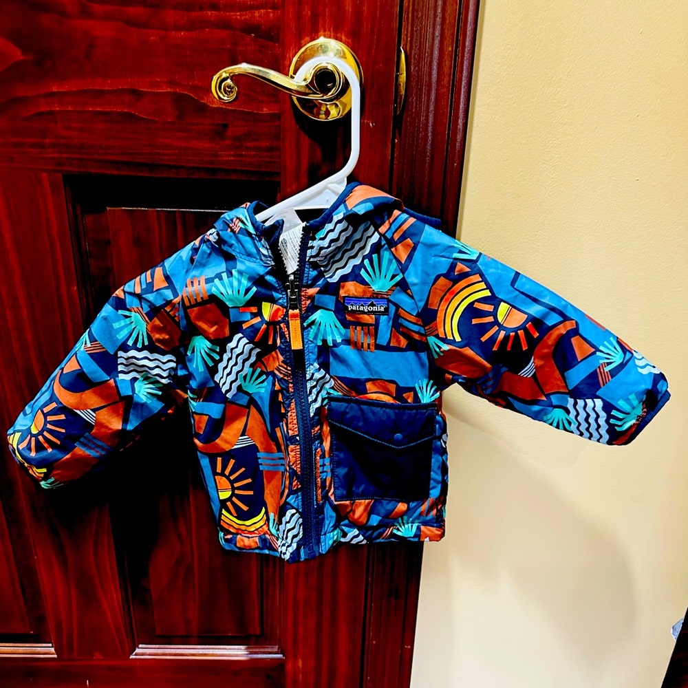 Patagonia Puffer Hooded jacket. Size 6-12 months.